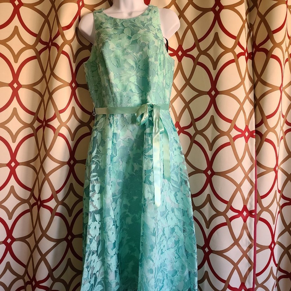 Tahari ASL Women's Sleeveless Lace Overlay Flared Skirt Party Dress